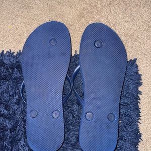 Women’s flip flops 8.5-9